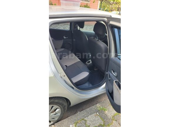 Renault Clio 1.5 dCi Authentique 2011 Model