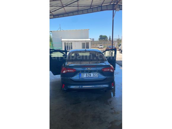Sahibinden Ford Focus 1.5 TDCi Titanium X 2024 Model  14.000 km Mavi