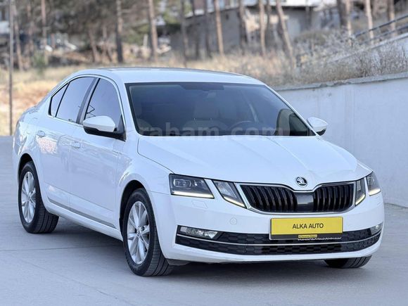 2017 MODEL HATASIZ SKODA OCTAVİA 1.6 İÇİ BEJ