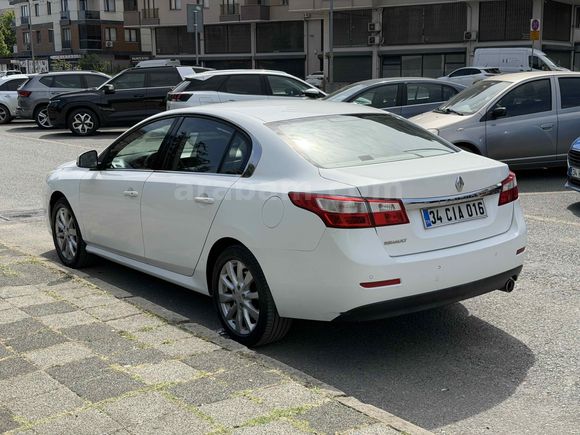 Renault Latitude 1.5 dCi Executive 2012 Model 
