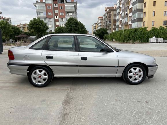 ECOTEC motor Galeriden Opel Astra 1.6 GLS 1998 Model Konya