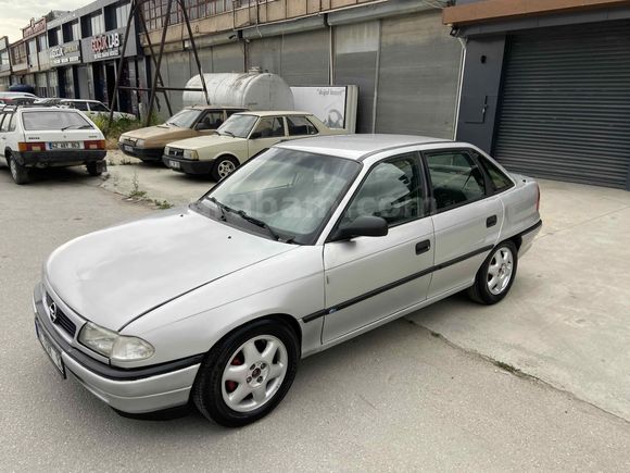 ECOTEC motor Galeriden Opel Astra 1.6 GLS 1998 Model Konya