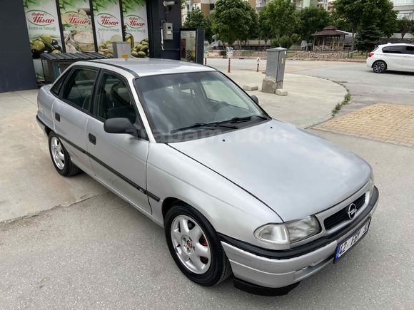 ECOTEC motor Galeriden Opel Astra 1.6 GLS 1998 Model Konya