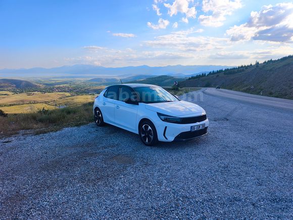 Sahibinden Hatasız - 2023 Opel Corsa-e GS - 10" Büyük Ekran & Navigasyon 2024 çıkışlı