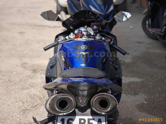YAMAHA YZF R1