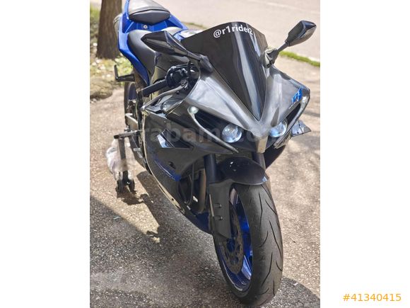YAMAHA YZF R1