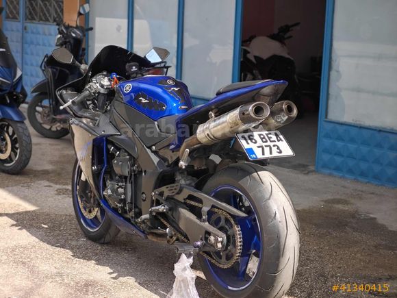 YAMAHA YZF R1