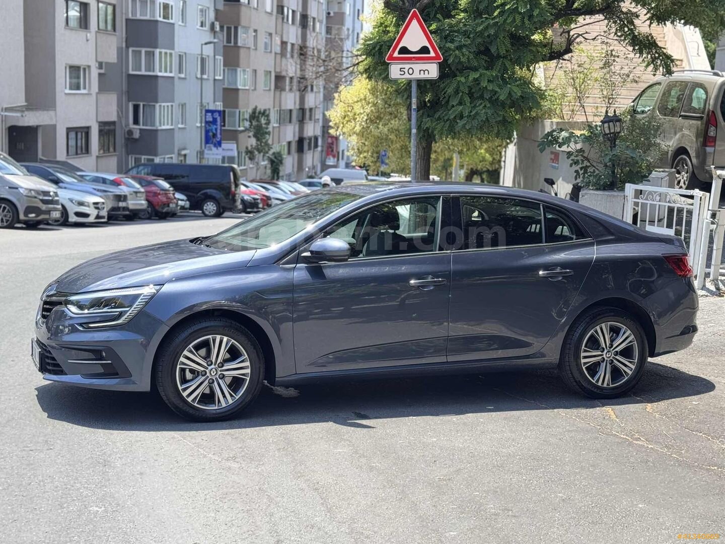Galeriden Renault Megane 1.3 TCe Touch 2025 Model İstanbul 6.001 km Füme 4