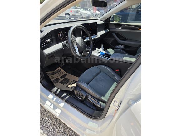 HATASIZ Passat Variant 1.5 e-TSI Business 2024 Model CAM TAVAN