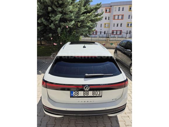 HATASIZ Passat Variant 1.5 e-TSI Business 2024 Model CAM TAVAN