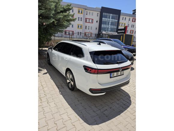 HATASIZ Passat Variant 1.5 e-TSI Business 2024 Model CAM TAVAN