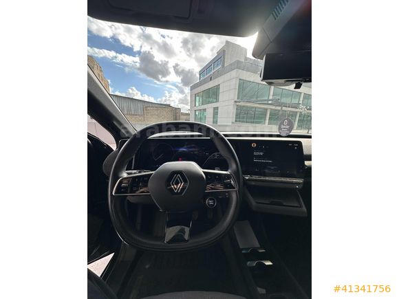 UZEL MOTORS 2023 MODEL MEGANE E-TECH SIFIR AYARINDA