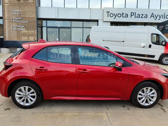 Sahibinden Toyota Corolla 1.8 Hybrid Flame X-Pack 2024 Model  10.000 km Kırmızı