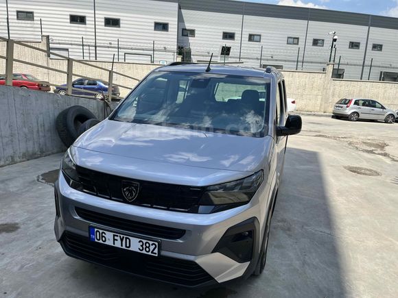 Sahibinden Peugeot Rifter 1.5 BlueHDI Allure 2025 Model 