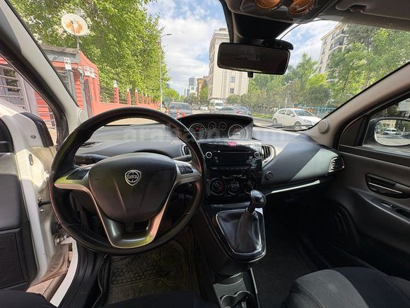 Sahibinden Lancia Ypsilon 0.9 2013 Model 