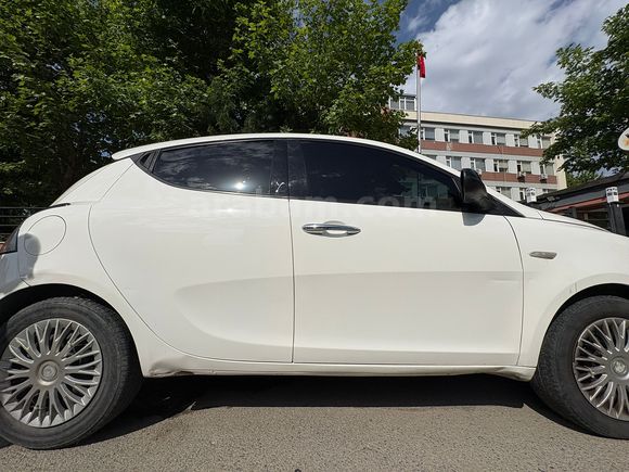 Sahibinden Lancia Ypsilon 0.9 2013 Model 