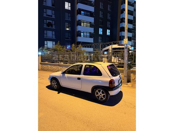 Sahibinden Opel Corsa 1.6 GSi 1994 Model  204.000 km Beyaz