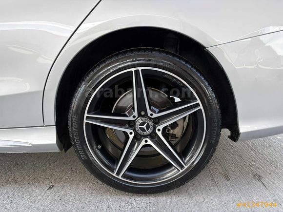 118 BINDE BOYASIZ 2018 MODEL C 200d AMG ÇİFT HAFIZA CAM TAVAN