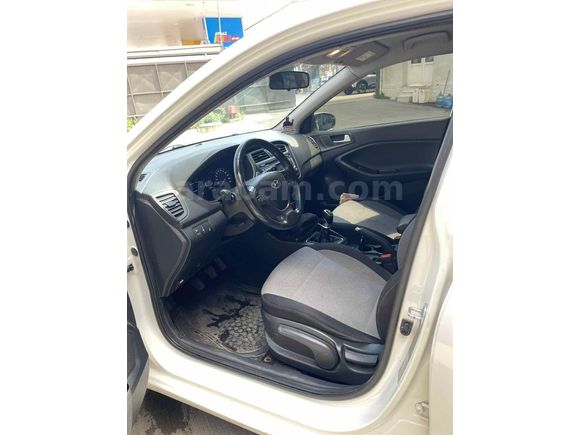 Sahibinden Hyundai i20 1.4 CRDi Style 2015 Model 