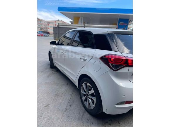 Sahibinden Hyundai i20 1.4 CRDi Style 2015 Model 