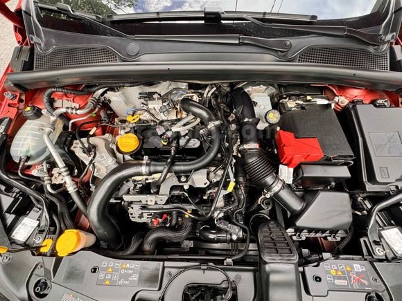 Sahibinden Renault Clio 1.0 TCe Techno Esprit Alpine 2024 Model  11.800 km Kırmızı