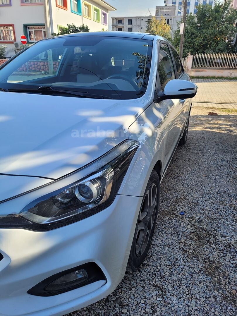 Sahibinden Hyundai i20 1.4 MPI Elite Smart 2019 Model Osmaniye 68.000 km Beyaz 6