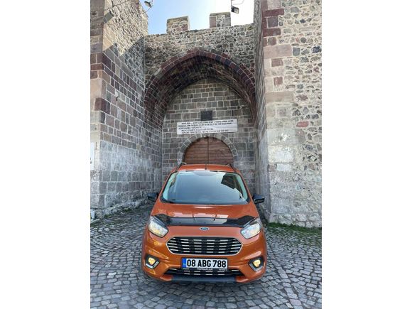 Sahibinden Ford Tourneo Courier 1.5 TDCi Titanium Plus 2023 Model İstanbul 33.000 km Turuncu