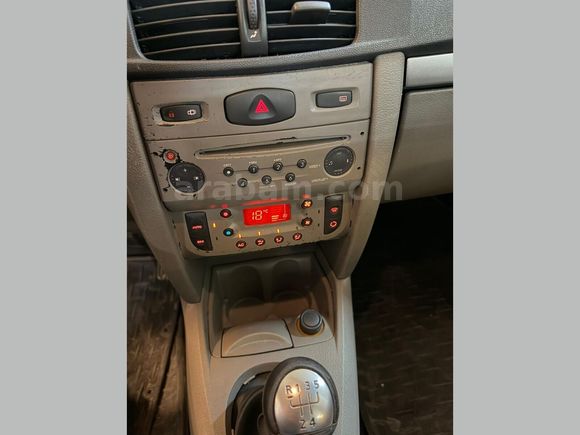 otomobil Renault Symbol 1.4 Expression