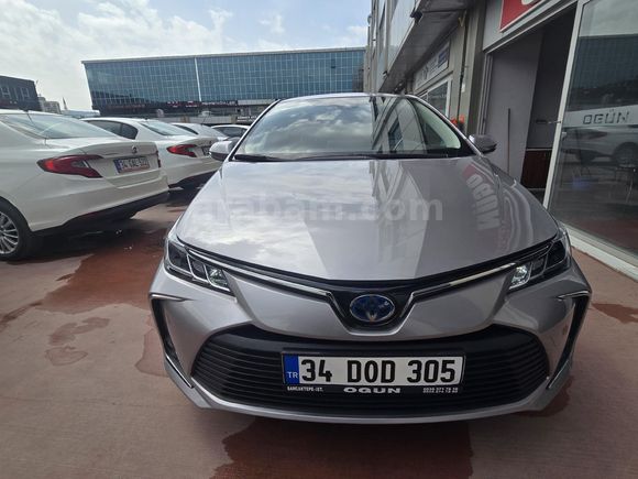 Sahibinden Toyota Corolla 1.8 Hybrid Flame X-Pack 2020 Model  81.000 km Gri