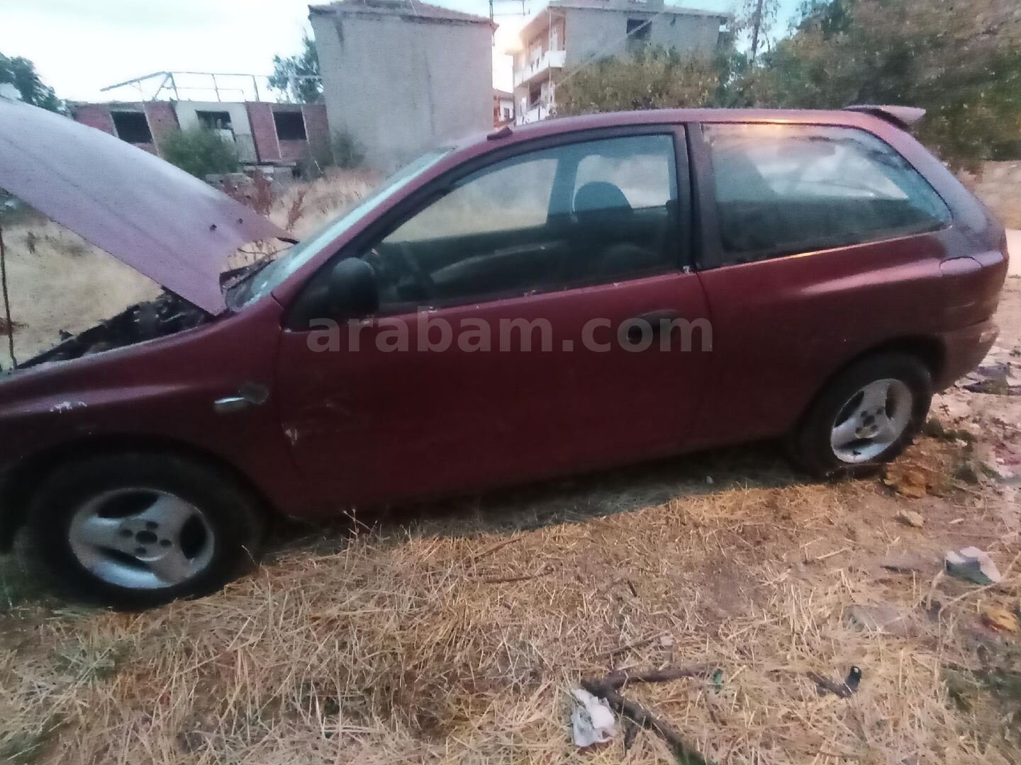 1998 model Mazda 323 1.5 pıratika 2 cam otomatik koltuklarında sadece sag koltukta küçük bi yırtık var klima çalışıyor 7