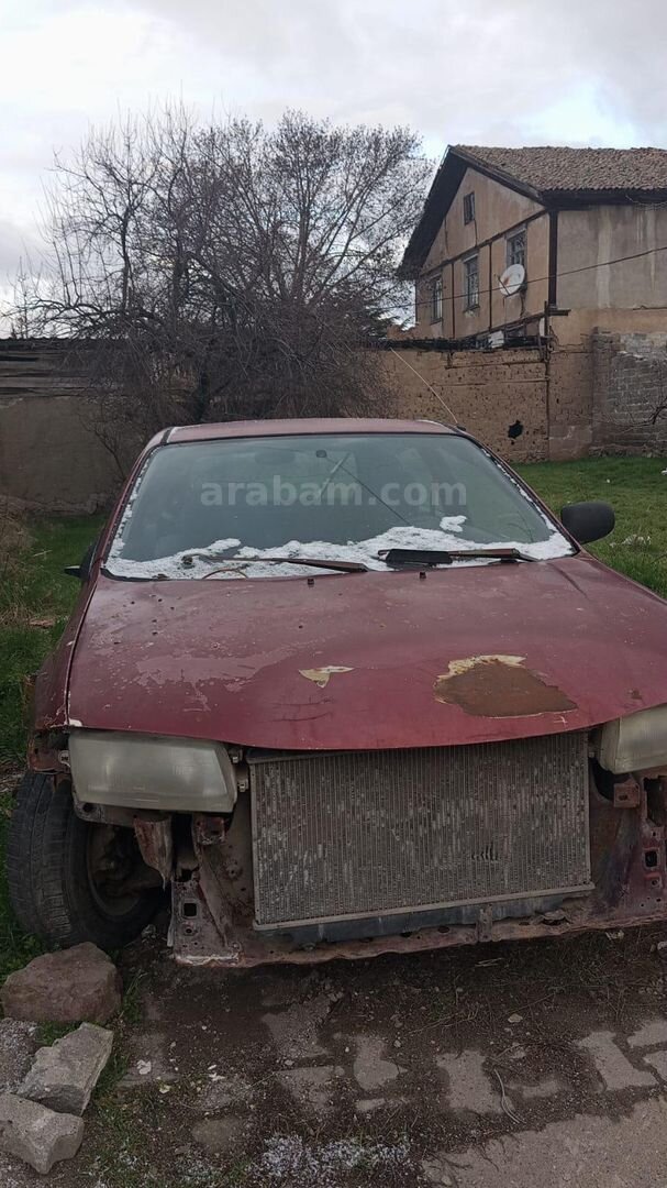 1998 model Mazda 323 1.5 pıratika 2 cam otomatik koltuklarında sadece sag koltukta küçük bi yırtık var klima çalışıyor 5