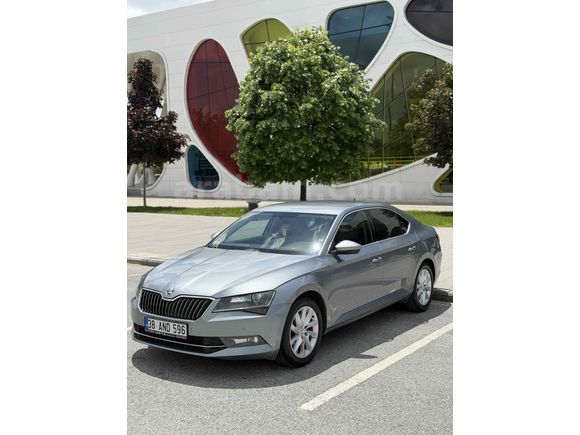 Sahibinden Skoda SuperB 1.6 TDI Style 2018 Model  165.000 km Gri (metalik)