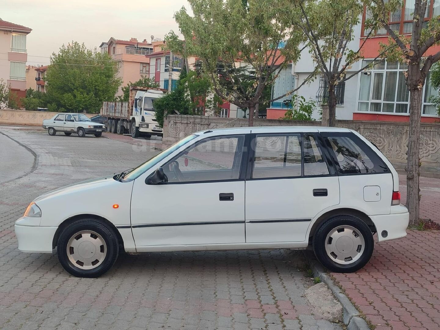 Sahibinden Suzuki Swift 1.3 GLX 2000 Model Konya 155.000 km Beyaz 4