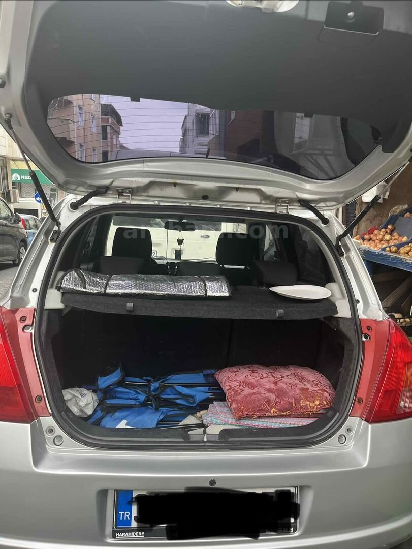 Sahibinden Suzuki Swift 1.3 MT 4X4 2007 Model İstanbul 140.000 km Gri (Gümüş) 3