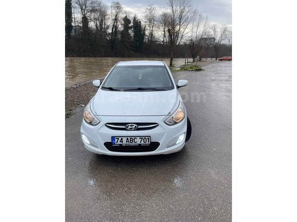 Sahibinden Hyundai Accent Blue 1.6 CRDI Mode Plus tam otomatik 164xxx km Beyaz