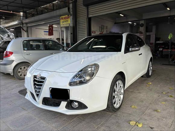 ORİJİNAL, YETKİLİ SERVİS BAKIMLI, Sahibinden Alfa Romeo Giulietta 1.4 TB MultiAir Distinctive 2016 Model  135.000 km Beyaz