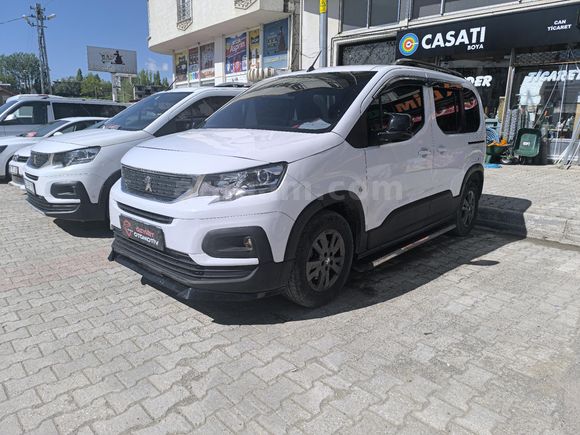 ÖZYİĞİT OTOMOTİV den Peugeot Rifter 1.5 BlueHDI Allure 2023 Model Van