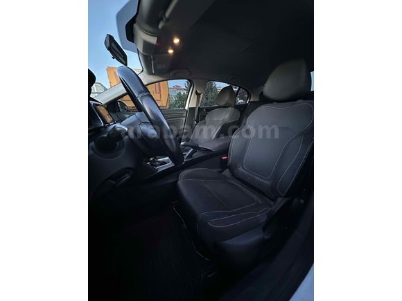 2017 DİZEL OTOMATİK MEGANE 4