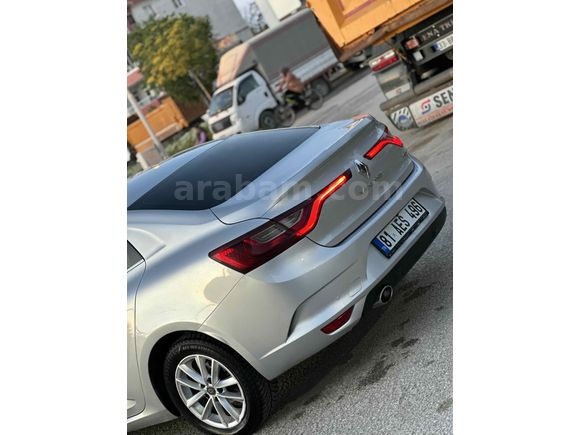 2017 DİZEL OTOMATİK MEGANE 4