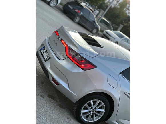 2017 DİZEL OTOMATİK MEGANE 4