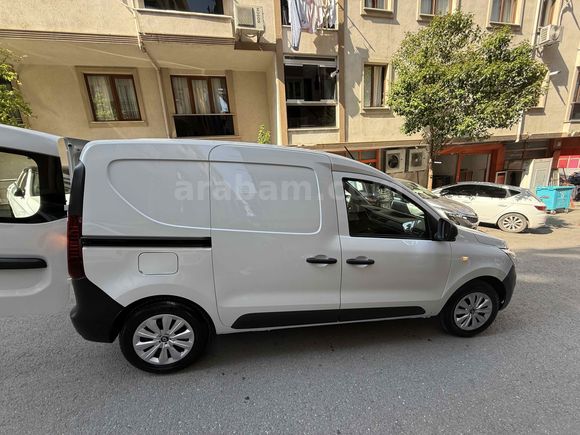 2025 RENAULT EXPRESS VAN 9.500 KM %20 FATURALI