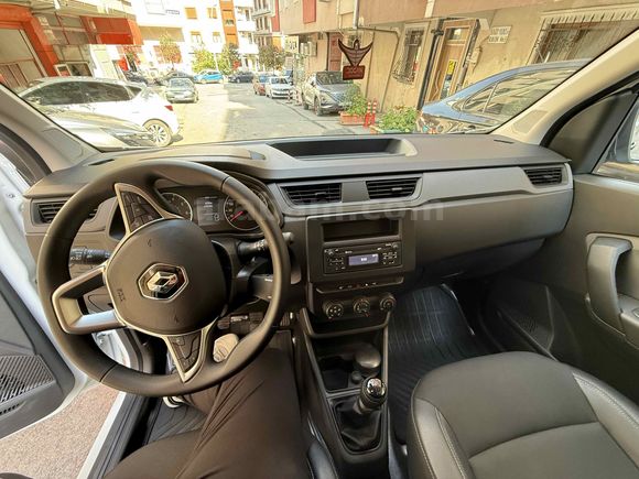 2025 RENAULT EXPRESS VAN 9.500 KM %20 FATURALI