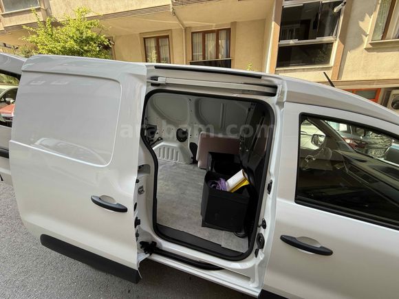 2025 RENAULT EXPRESS VAN 9.500 KM %20 FATURALI