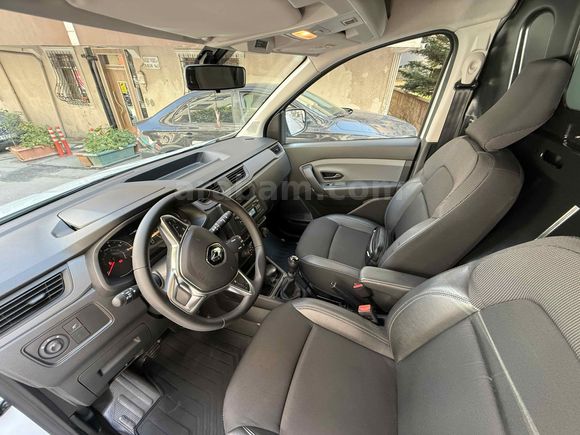 2025 RENAULT EXPRESS VAN 9.500 KM %20 FATURALI