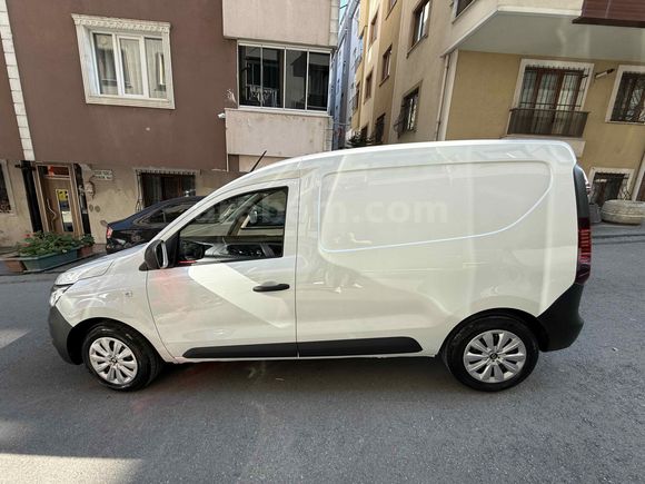 2025 RENAULT EXPRESS VAN 9.500 KM %20 FATURALI