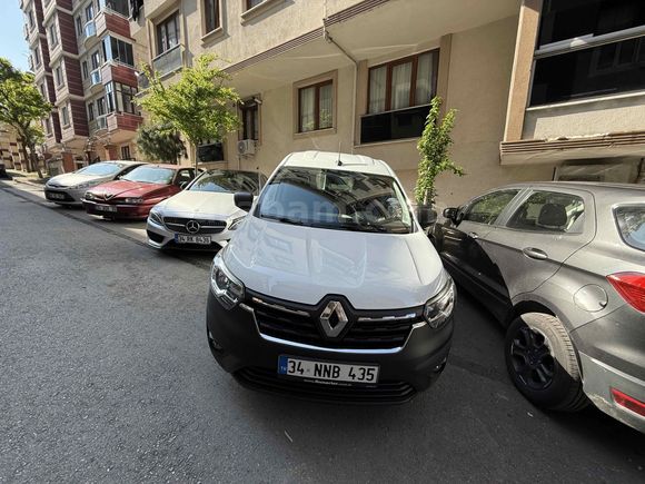 2025 RENAULT EXPRESS VAN 9.500 KM %20 FATURALI