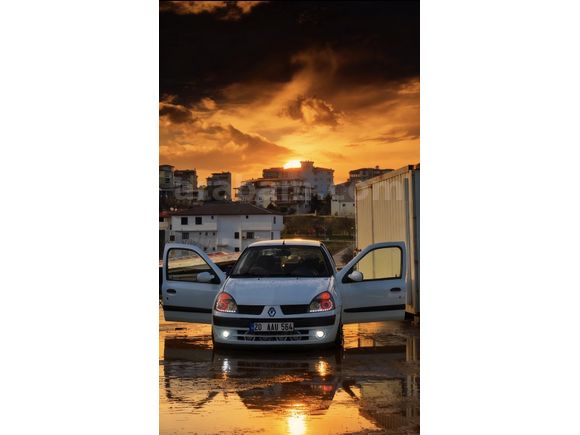 Sahibinden Renault Clio 2 1.4 Alize 2005 Model Klimalı - Hidrolik Direksiyon