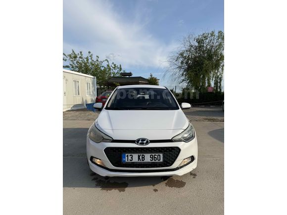 Sahibinden Hyundai i20 1.2 MPI Jump 2017 Model  184000 km Beyaz