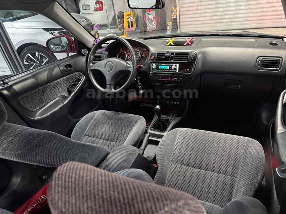 Düşük KM Lİ CİVİC 1.6 İES 149 KM  BİNDE