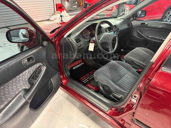 Düşük KM Lİ CİVİC 1.6 İES 149 KM  BİNDE